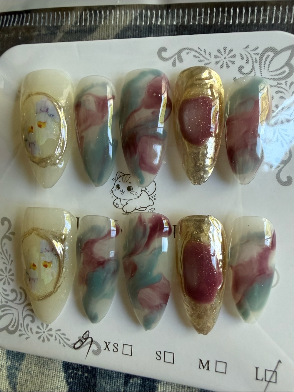 Glossy acrylic Marble Floral Press-On Nail Set with Gold Accents